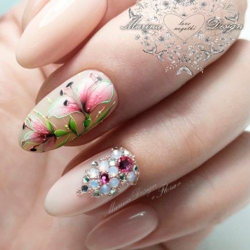 Flowers Nails Design #flowersnails #rhinestonesnails