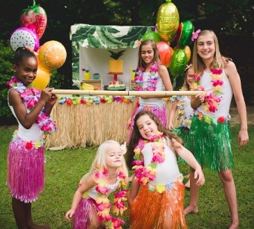 How to Throw a Luau Party Via Blossom | Luau party decorations, Luau party, Hawaiian luau party